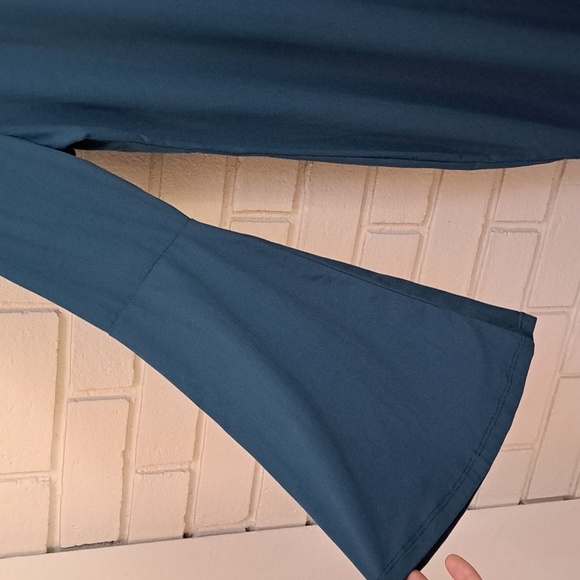 Hot Kiss Turquoise Blue Long Bell Sleeve Dress. Size 2X NWOT - Picture 3 of 9